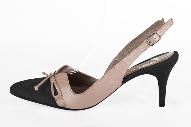 Matt black and powder pink women's dress pumps, with a knot on the front. Tapered toe. High slim heel. Profile view - Florence KOOIJMAN